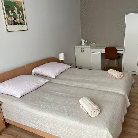 Pokoje Goscinne O-Es-Ha Warszawa Exteriör bild
